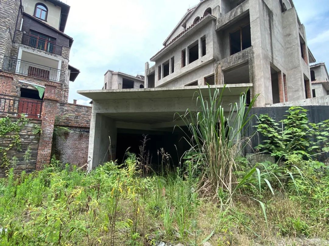 被56万压垮，重庆力帆帝国即将破产？昔日超级豪宅沦为鬼楼？