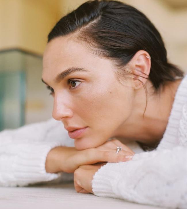 盖尔·加朵19岁选美照,37岁盖尔·加朵罕见晒泳池照