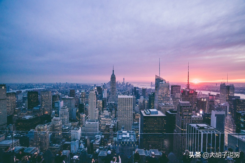 我站在未来地球经济中心反思，*五常张**为什么敢这么说？