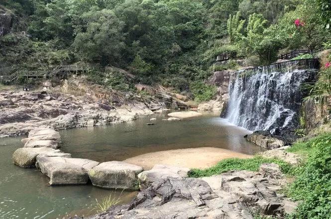 我的家乡饶平石壁山风景区作文,我的家乡饶平县汫洲镇