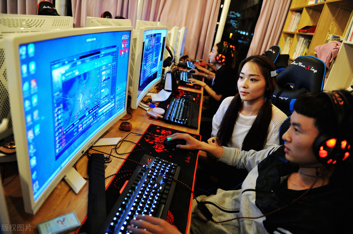 网吧倒闭亏损80万,网吧老板亏了多少