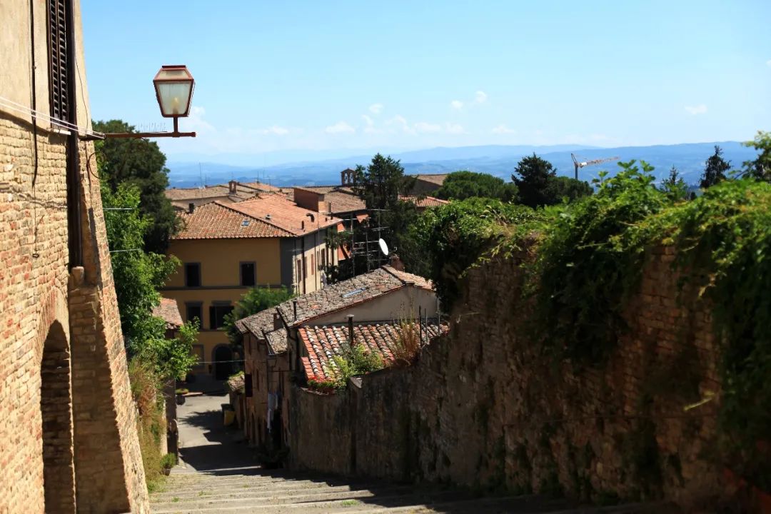 意大利最好的葡萄酒小镇,世界著名的葡萄酒小镇