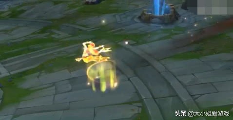 lol至臻青花瓷拉克丝,至臻拉克丝和普通拉克丝对比