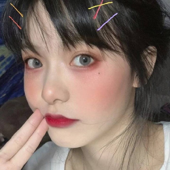 有这几个“特征”的你，就是“幼稚脸”的女生，男生对你朝思暮想