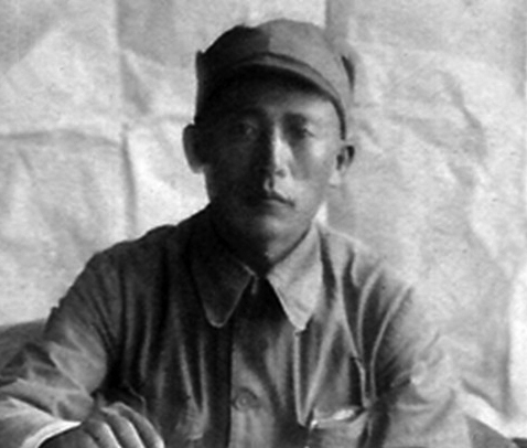 *世友许**两次差点被枪毙，毛主席救了一次，这位少将救了一次