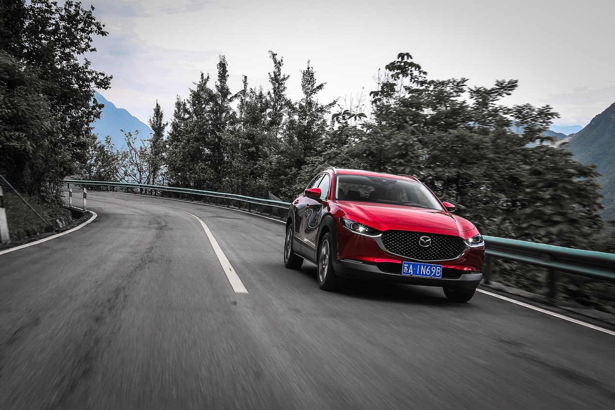 试驾马自达cx30手动挡,马自达cx-30选色