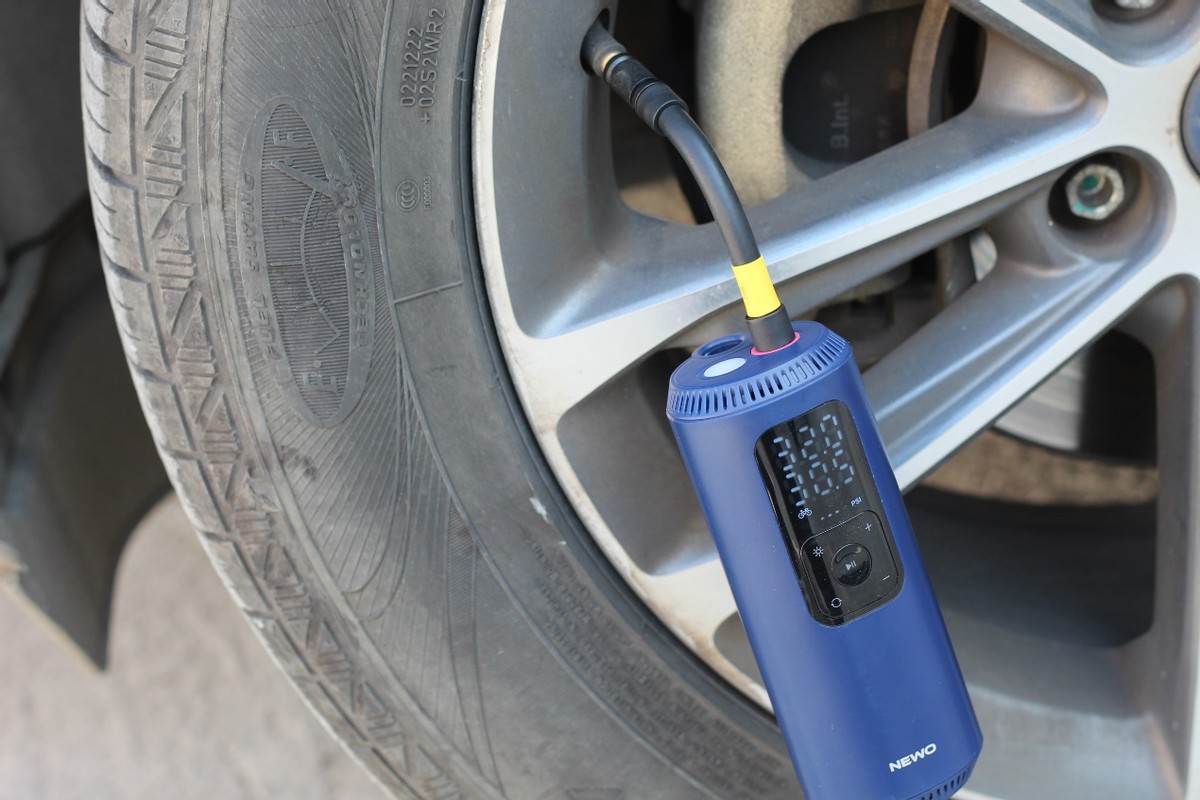 巴掌大的12v充气泵测评,沃橙车载充气泵评测