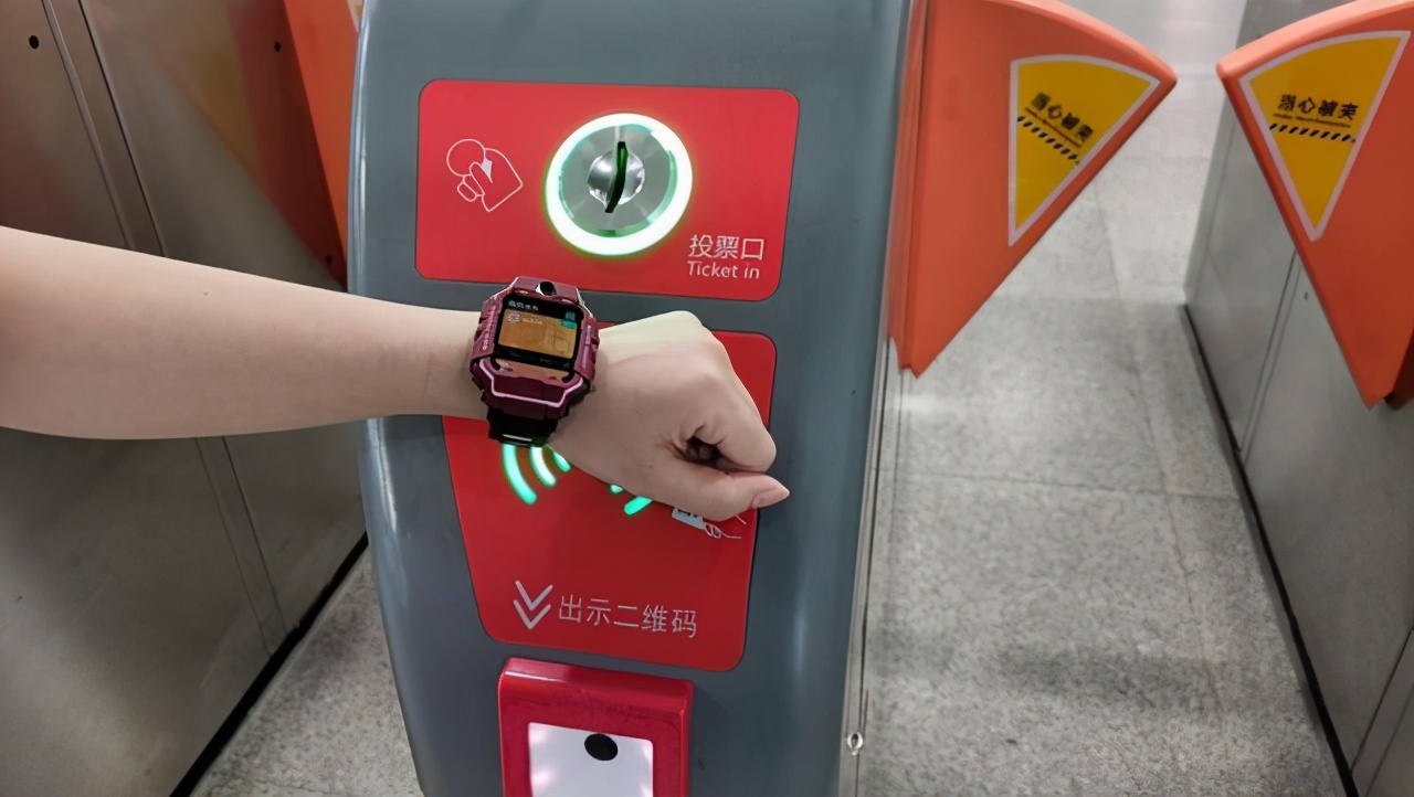 小天才电话手表z6巅峰版长什么样,小天才电话手表z6巅峰版成长瞬间