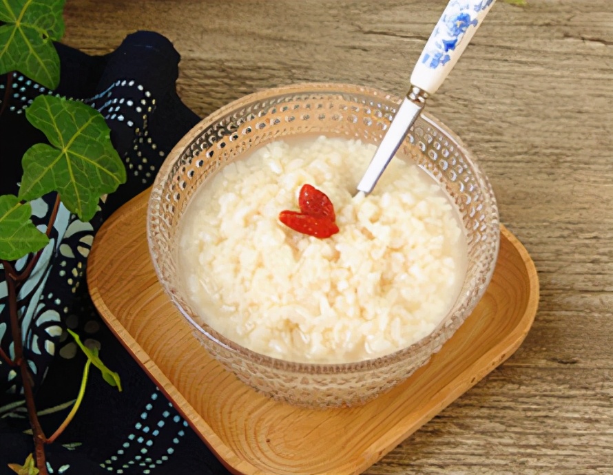 米酒和醪糟有什么区别,米酒与醪糟的区别在哪里