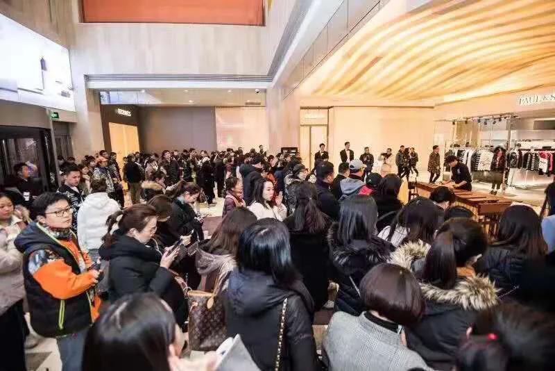 青岛海信广场破亿,万人空巷青岛