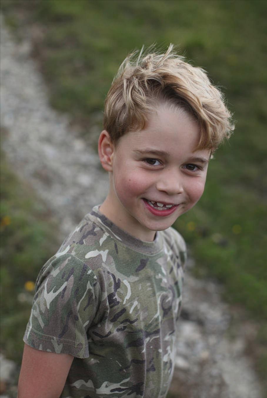 乔治小王子私下照,乔治小王子正面照