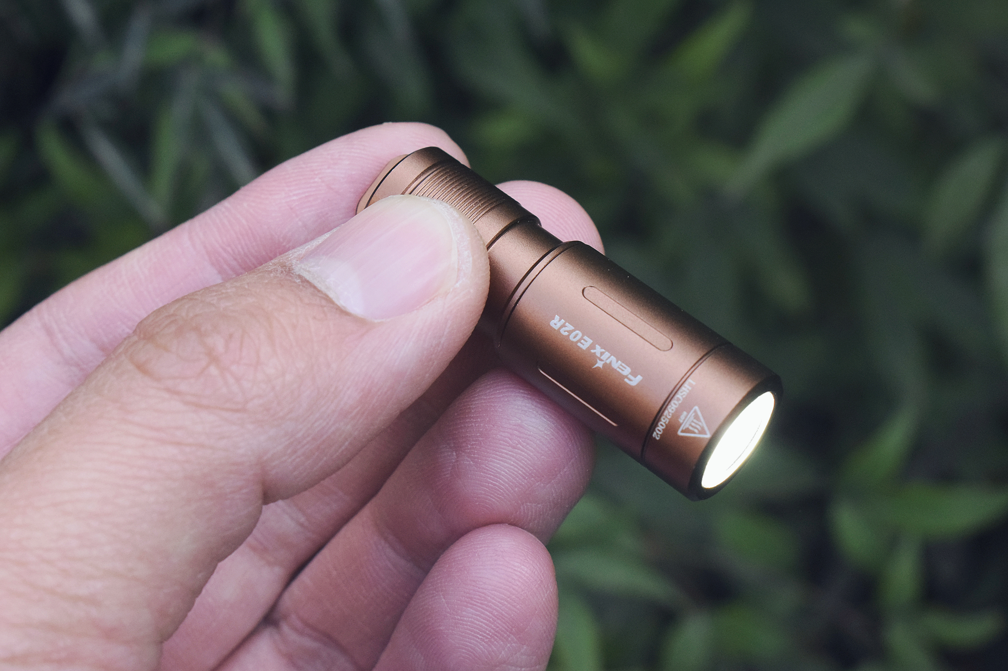 随身应急兼顾把玩——菲尼克斯E02R钥匙扣迷你手电赏评