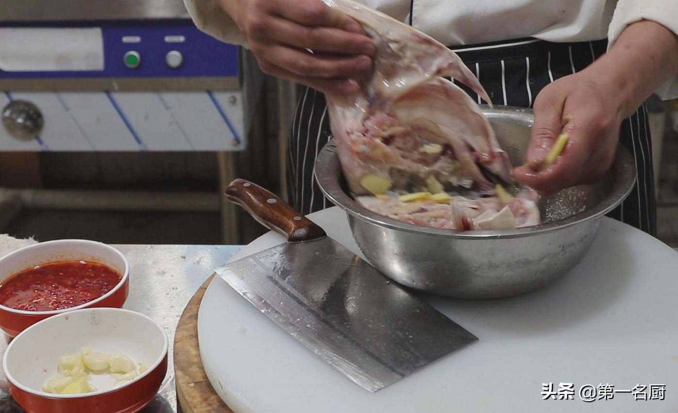 剁椒鱼头简单家常做法教程,剁椒鱼头做法湘菜大师