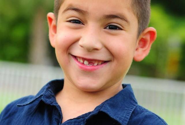 孩子乳牙别扔掉关键时能救命,乳牙千万不要硬拔