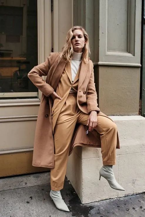 驼色大衣多种风格穿搭攻略,驼色大衣的高级感穿搭示范