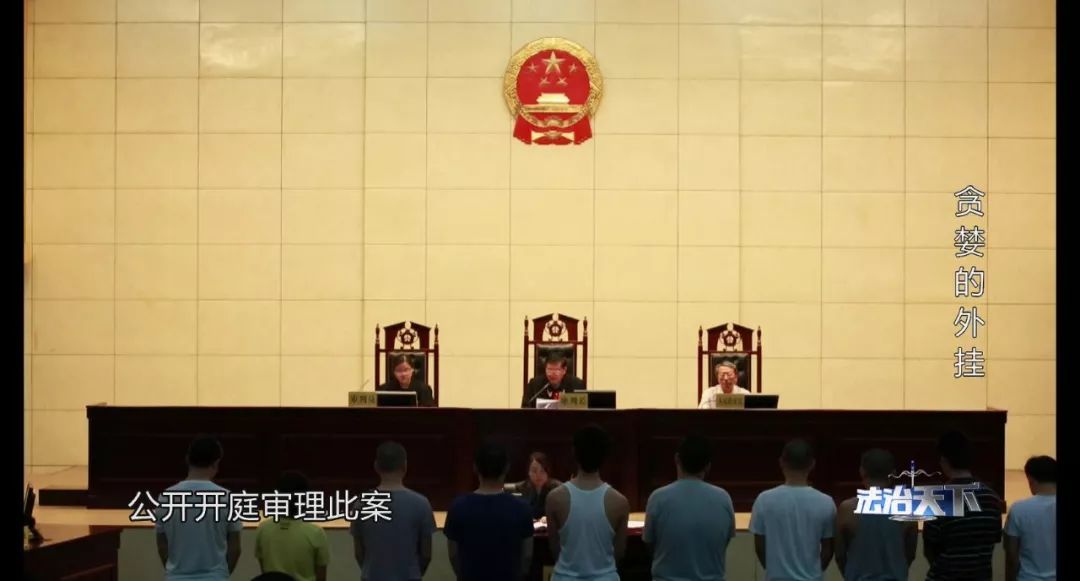 侦破微信红包赌博案，警方意外发现外挂软件。制造外挂软件的大学生，将面临怎样惩罚？