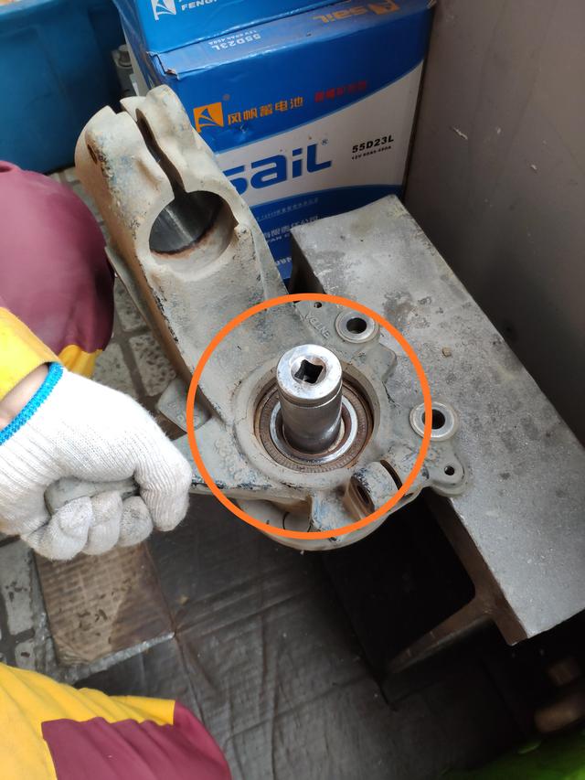 福特翼虎前轮轴承总是坏怎么回事,福特1.6翼虎前减震压力轴承异响