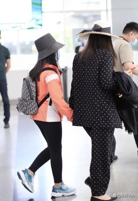 12岁王诗龄暴瘦一大圈,王诗龄背10万的包包