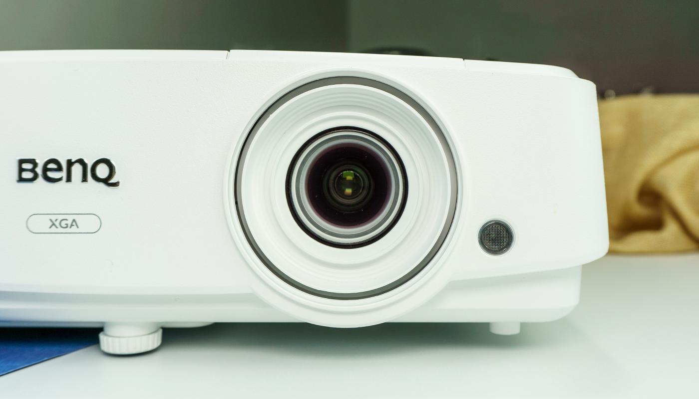 商务投影机有哪些功能,商务投影机家用效果好吗