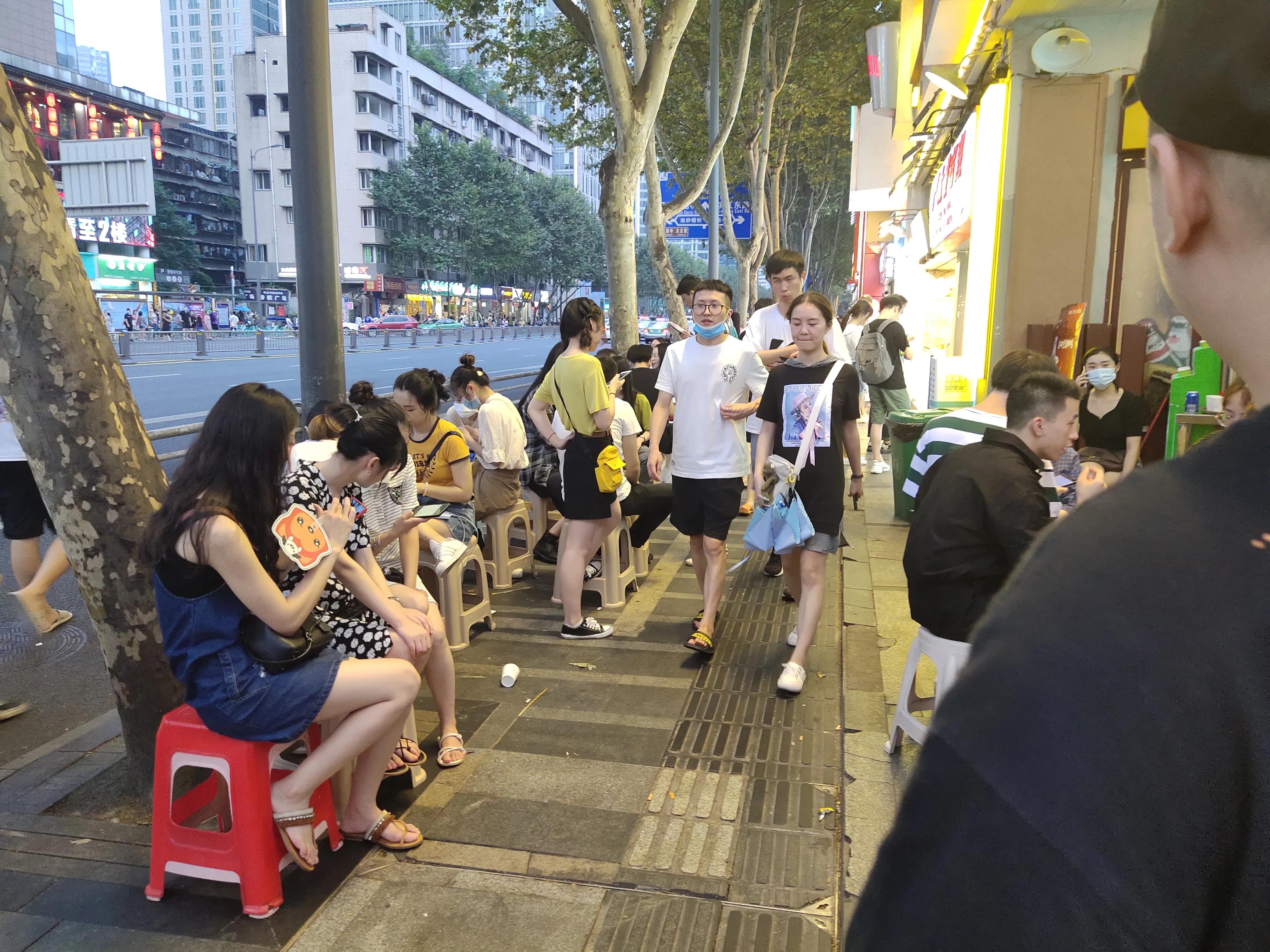 做餐饮要不要加盟,特色连锁餐饮加盟