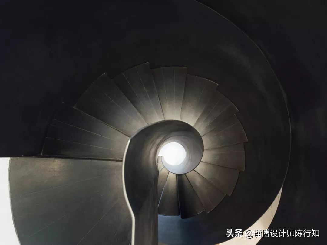 旋转楼梯有没有高端一点的,旋转楼梯适合轻奢风还是新中式