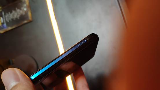 iqoo玩狂野飙车,iqoo机器人的骚操作