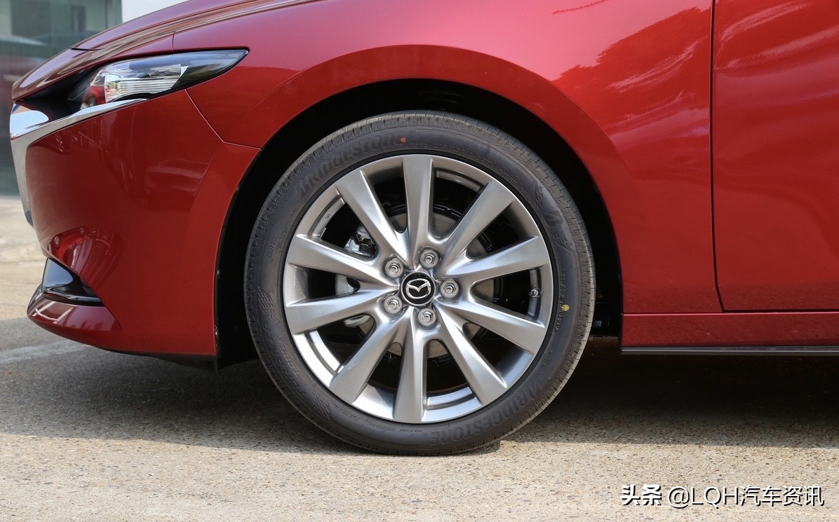 9.99万昂克赛拉可以自己加的配置,5万2千8的昂克赛拉