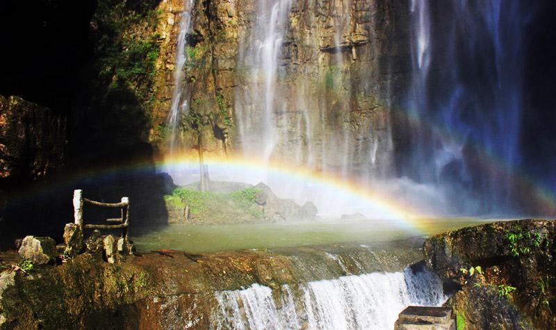 鹧鸪天双髻山,鹧鸪天三峡大瀑布