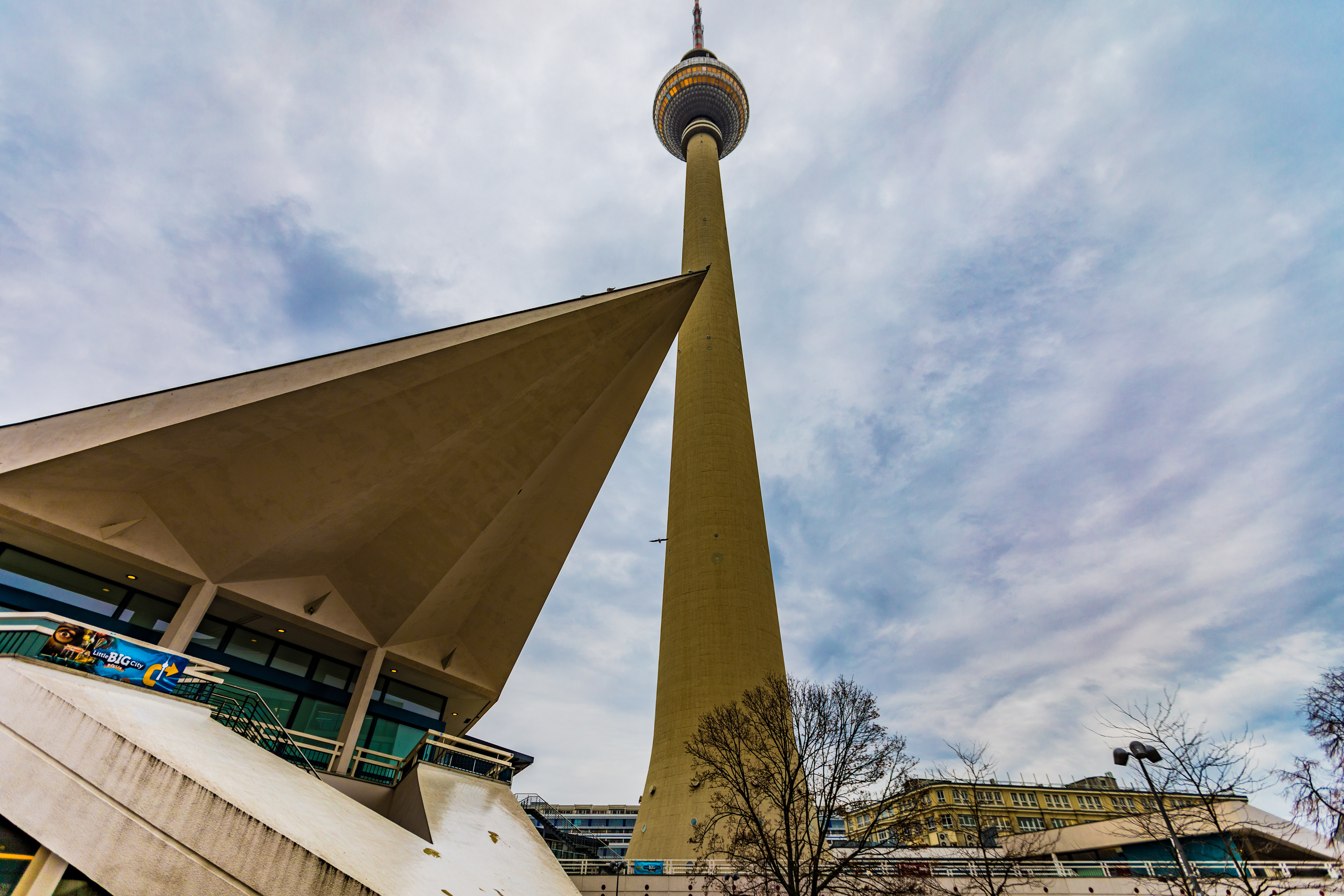 东方明珠和柏林电视塔的区别,柏林有哪些地标性建筑