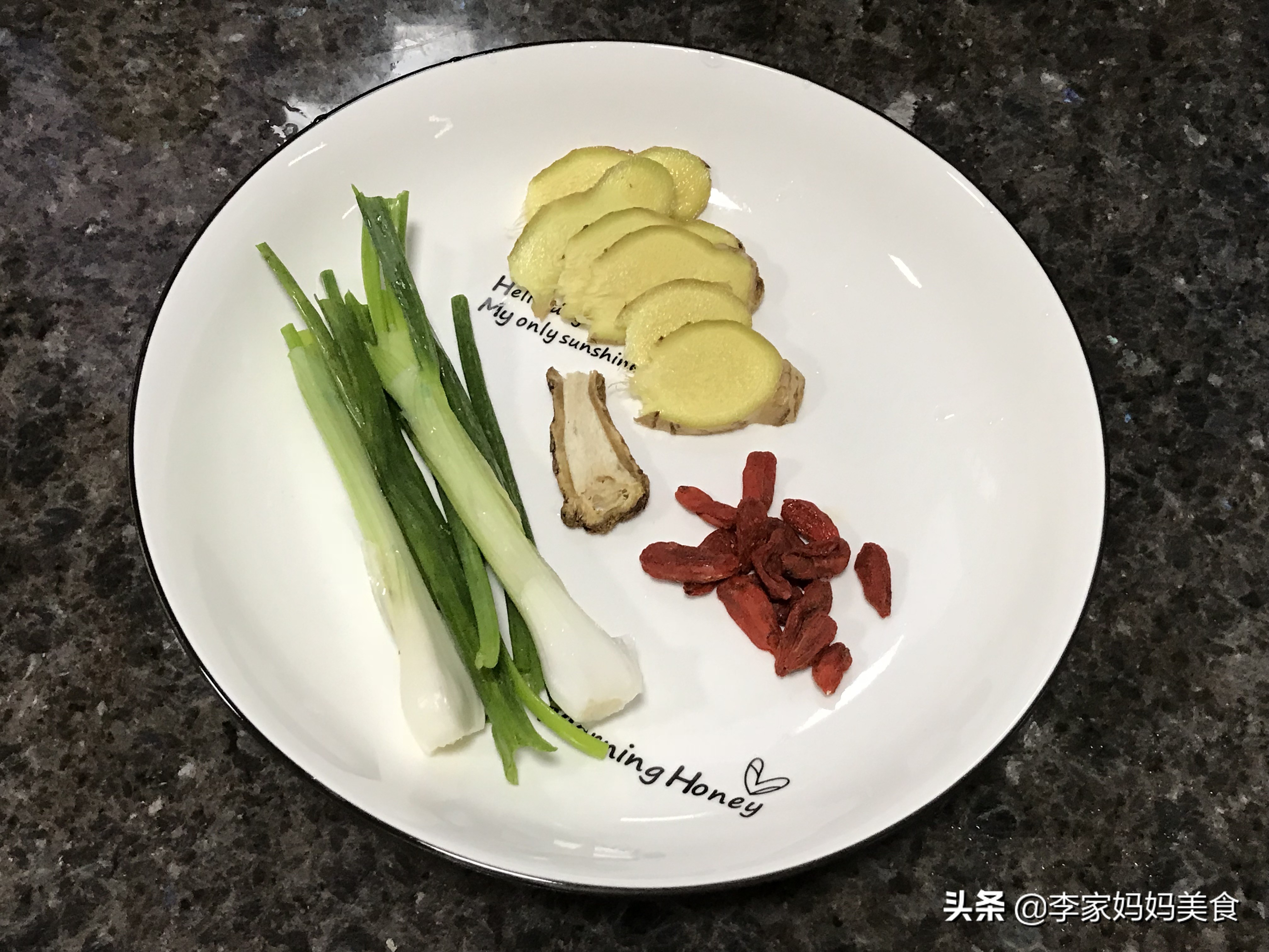 无论炖什么鱼一定要记住小常识,无论煮什么鱼都要记住