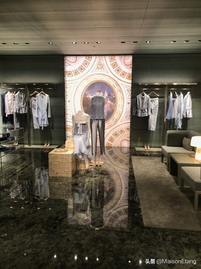 阿玛尼关于亚洲的灵感；欧洲选举；翻新他的阿玛尼塔和沉默的喜悦