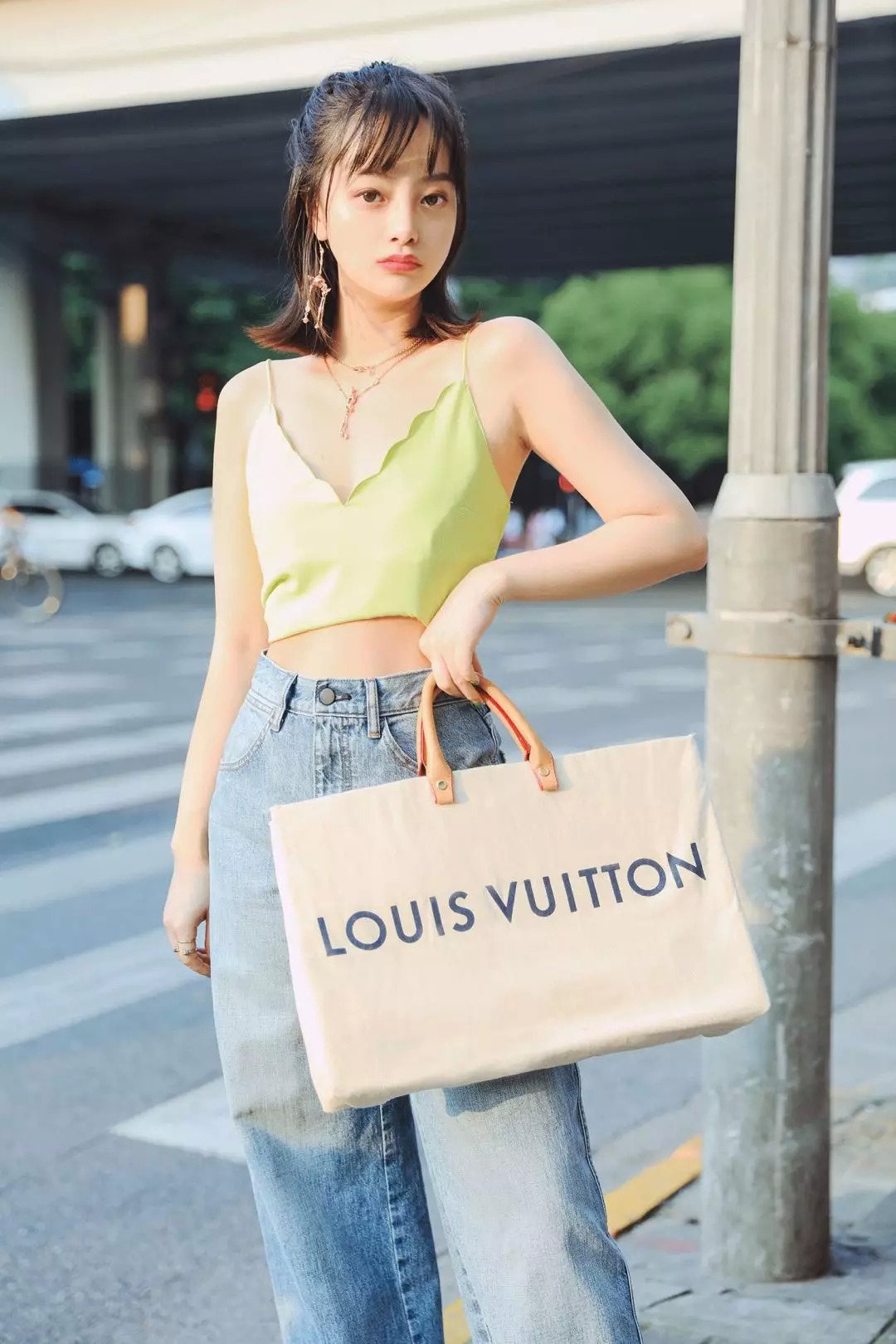 大牌包包手提袋改造教程,用买完东西的袋子改造时髦包包