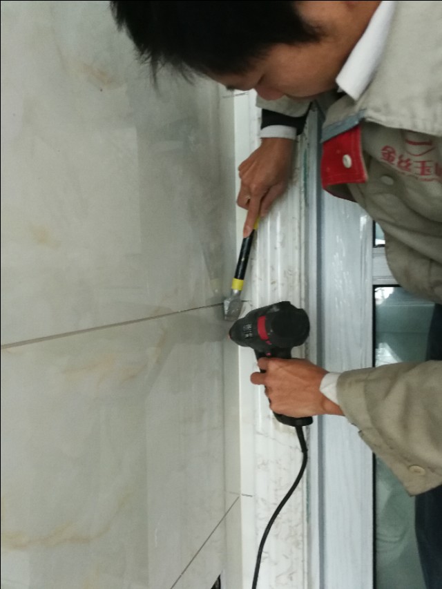 德高美缝剂白色时间久了会变色吗,臻可耐美缝剂时间久会变色发黑吗