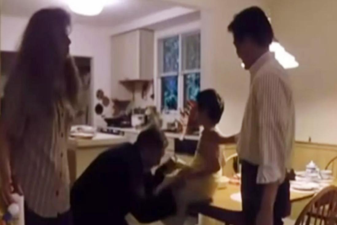 当邻居大娘的“咸猪手”，伸向娃的裤子时，家长再得罪人也要阻止