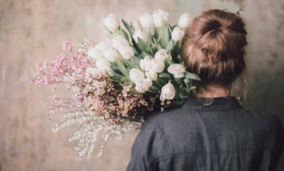 真正相爱的两个人会有的6个表现,真正的爱情两个人在一起就够了