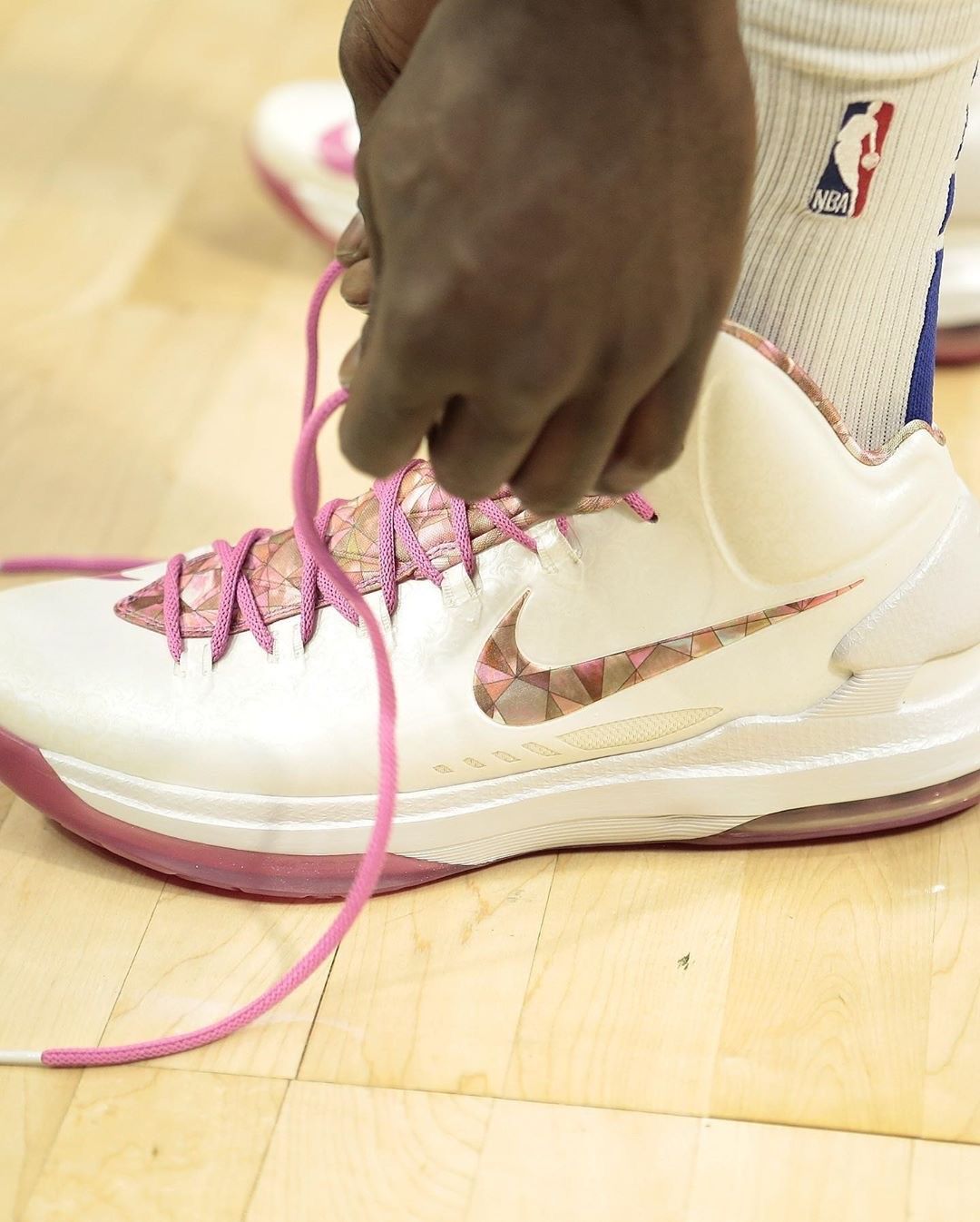 杜兰特最新上脚配色 (杜兰特上脚kd14欧文配色)