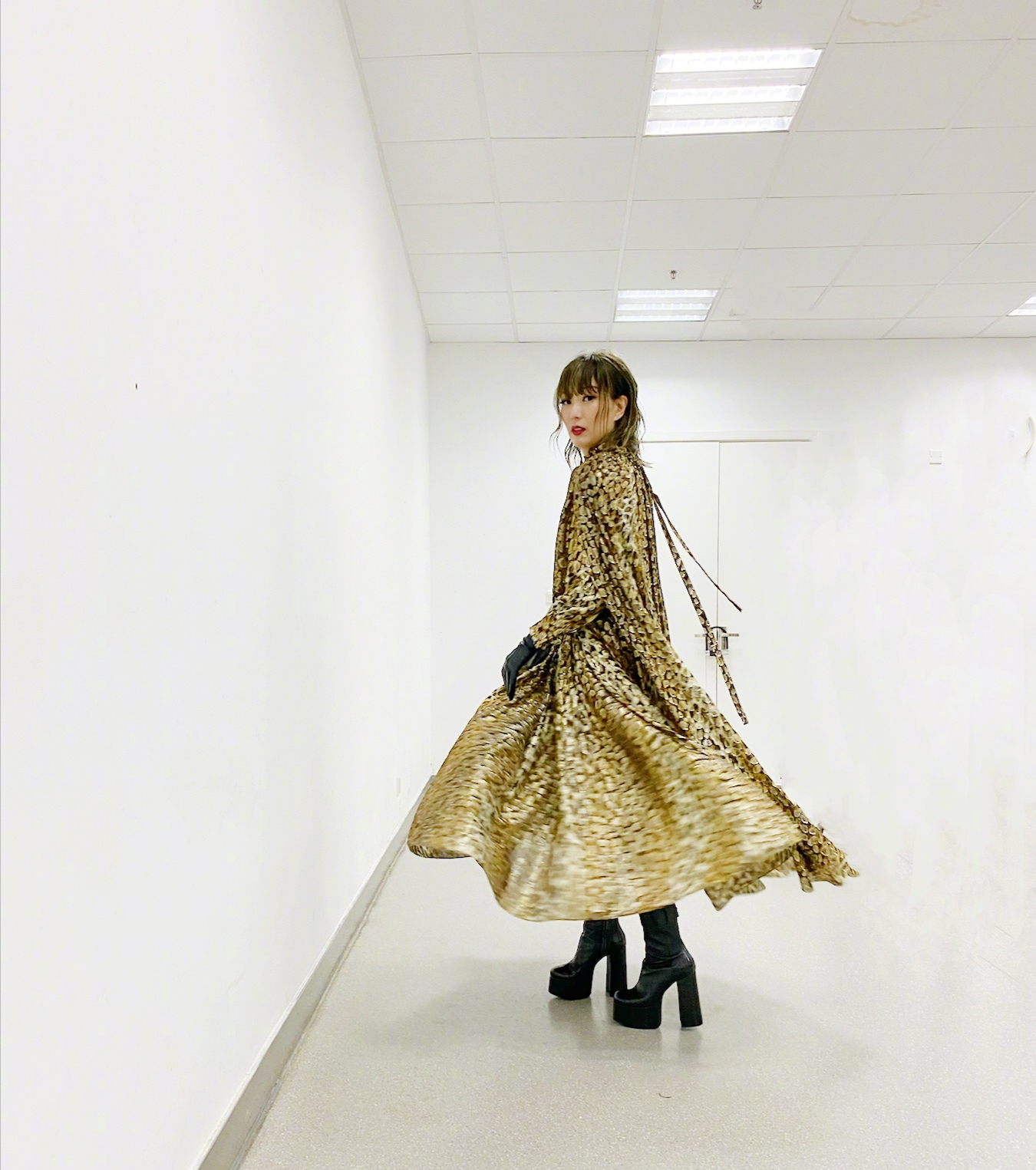 郑秀文红色豹纹西装,郑秀文的西装造型