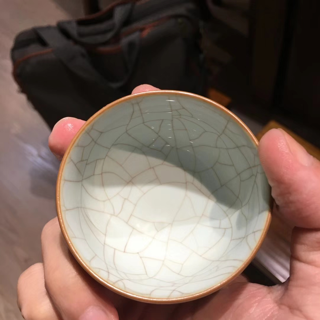 汝窑开片是里外都开吗,汝窑茶具里面开片大片好还是小片