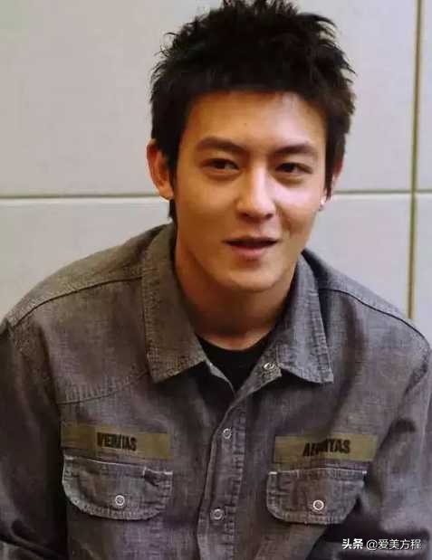 额头窄颧骨高太阳穴凹陷发型,发际线高额头高颧骨高发型男生