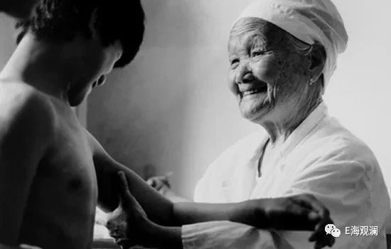 双桥老太太罗有明正骨纪录片,罗氏正骨第五代传人双桥老太太