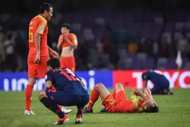 郑智乌龙和高洪波下课,中国足球要崛起了