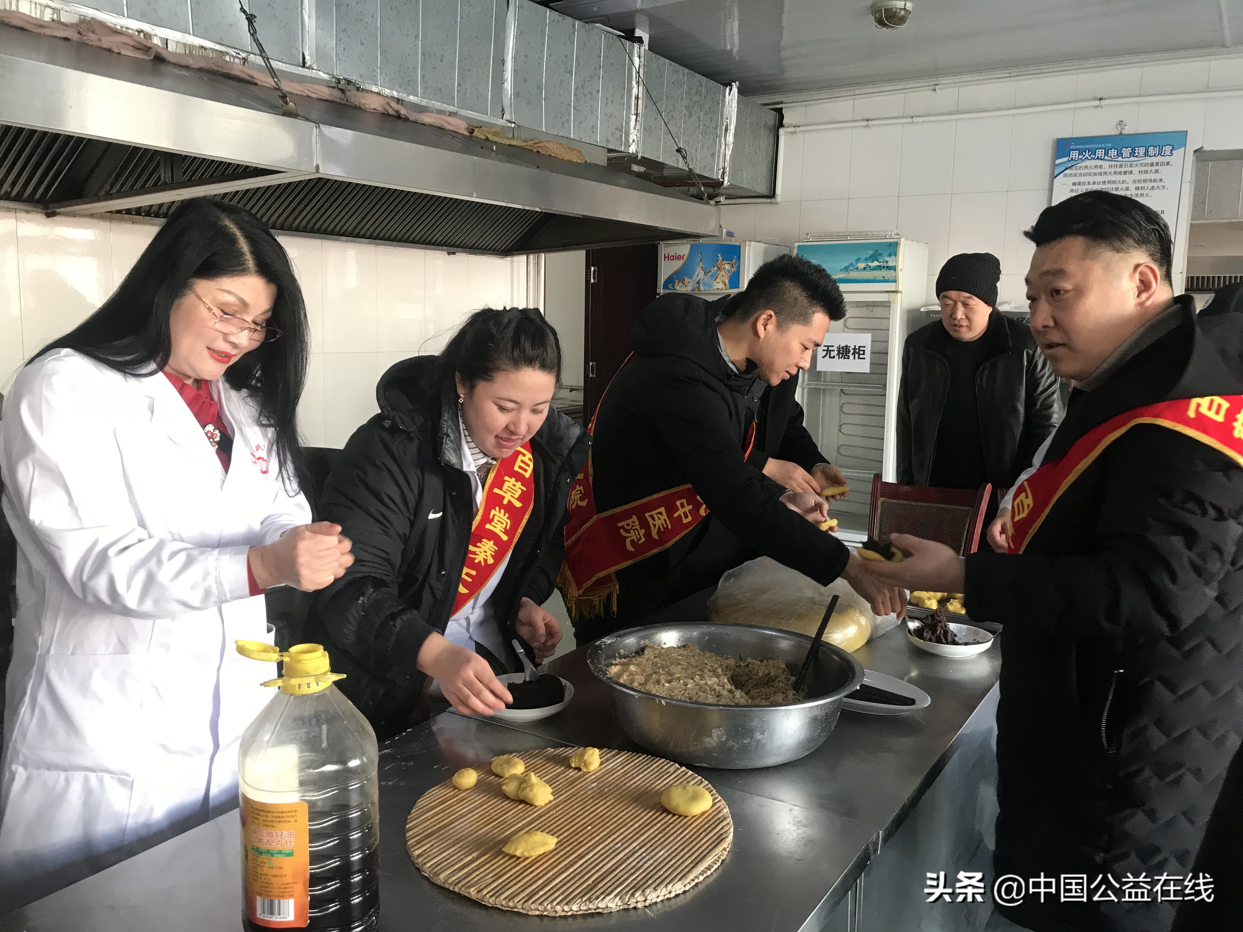 百草堂*氏秦**中医携手多部门慰问困难群众25人获75万元大病救助