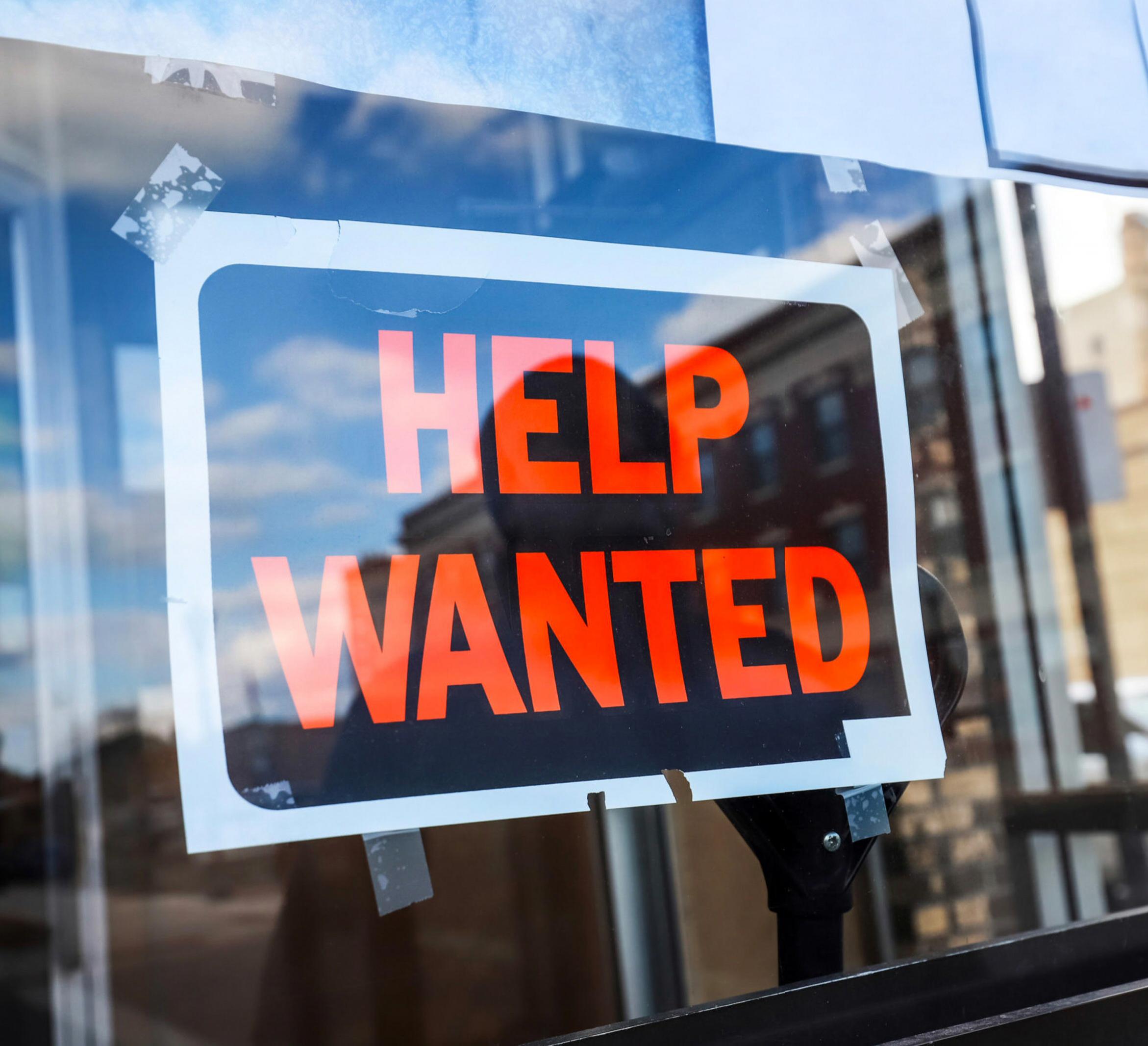 美国雇主们希望青少年们能填补今夏工作人手的短缺