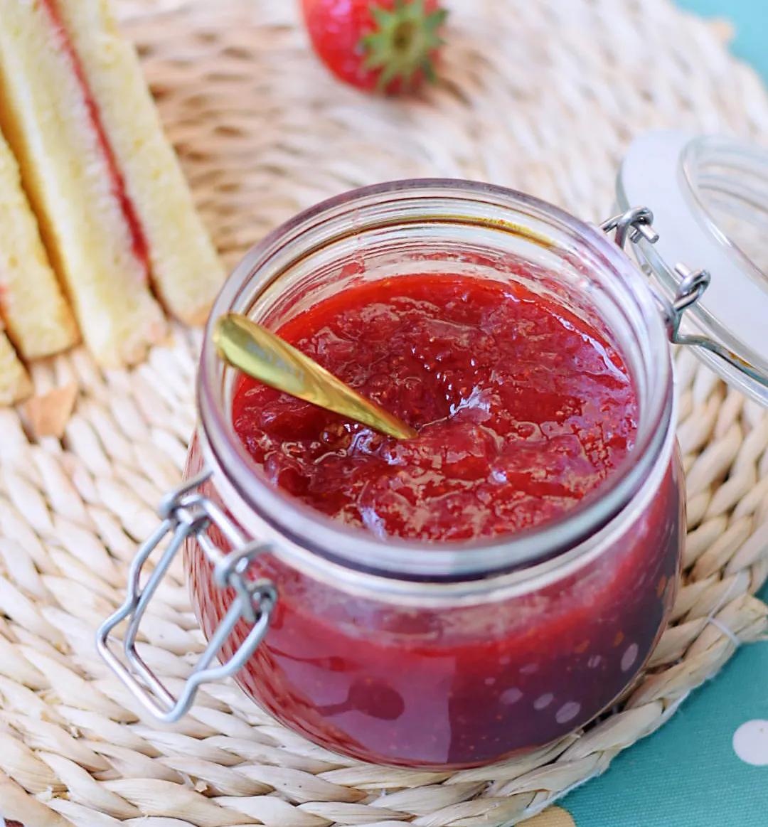 草莓酱怎么熬制保存久,草莓酱怎么熬制储存时间长