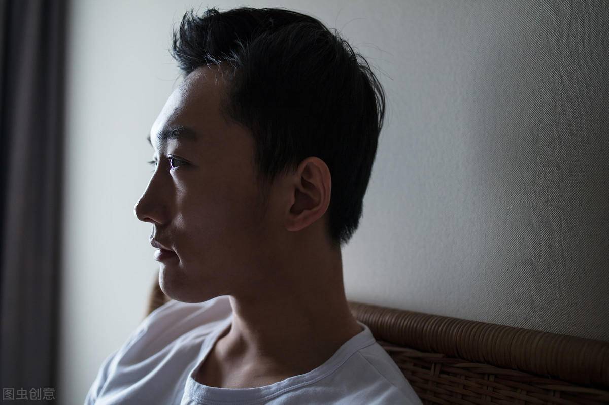 总是反复想到自杀，患上抑郁症我该怎么办？别放弃这1治疗方法