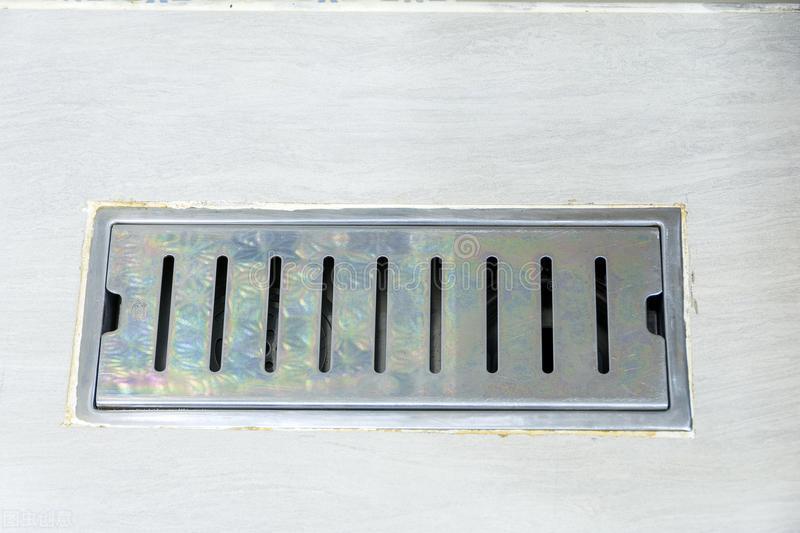 废弃的矿泉水瓶不要扔废物利用,小学生矿泉水瓶废物利用小发明