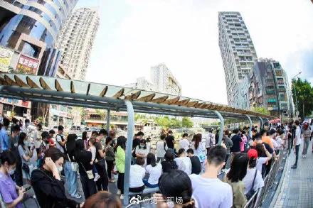 5万桌排队，饮品代购炒到600元一杯！交警也急了…网友：我都能去趟长沙了