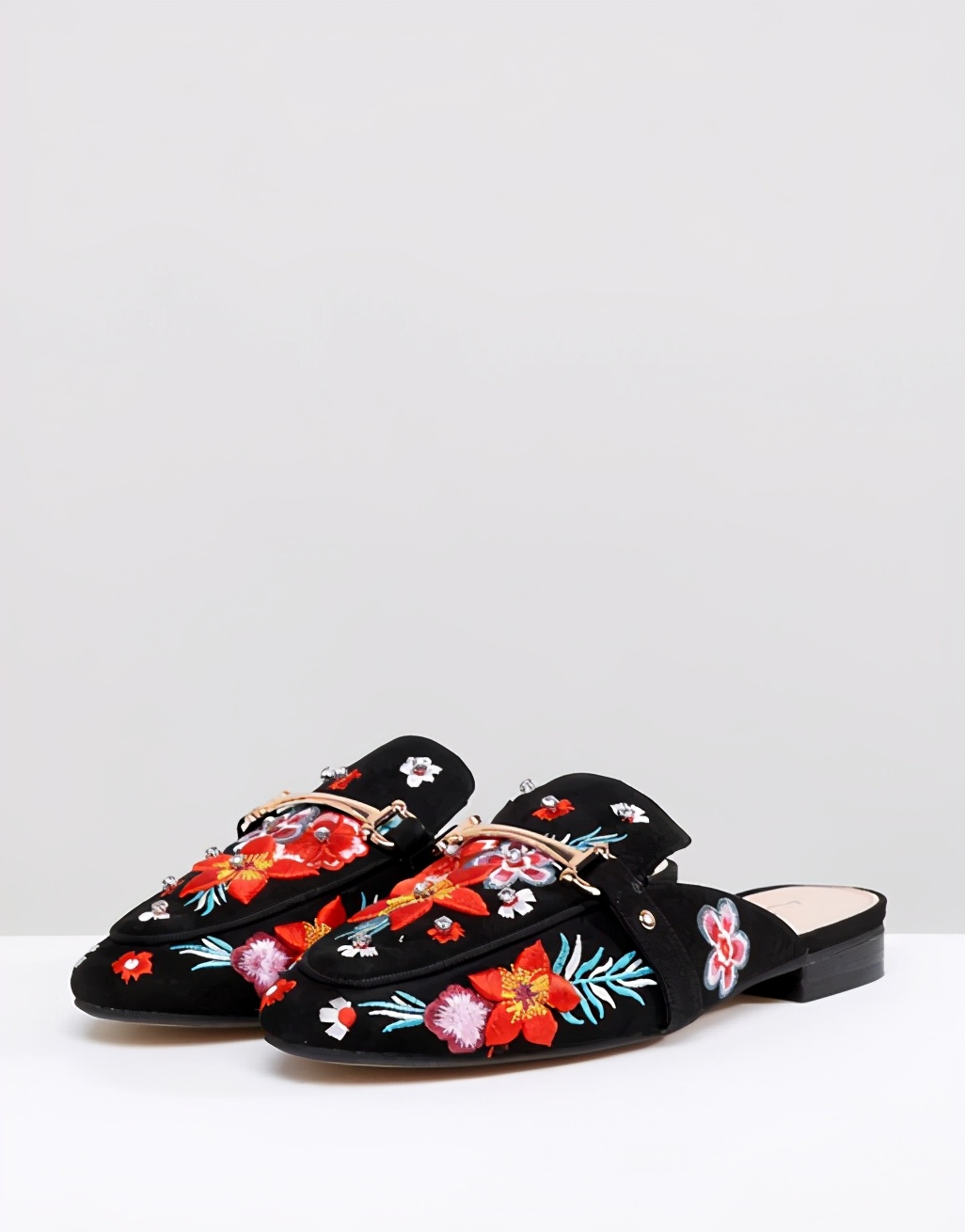 中国尿盆在美国高价热卖!放红酒当果盘,外国人这么好骗吗哈哈哈