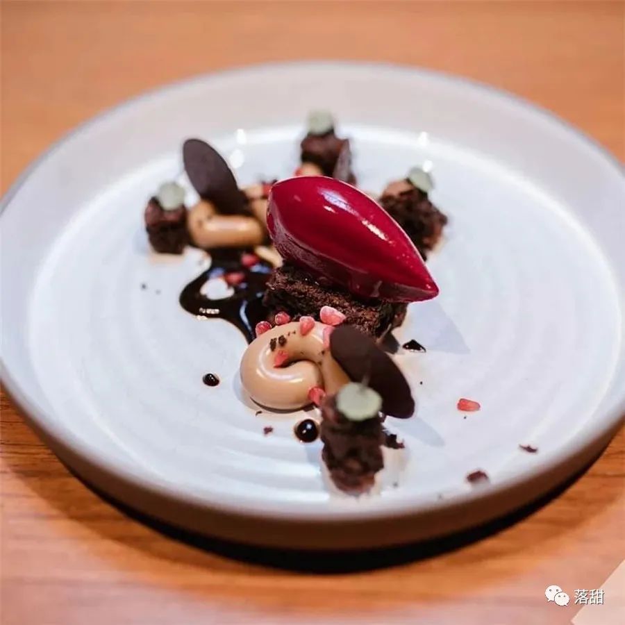 杂谈|你会不会在乎:盘子和甜品配不配?