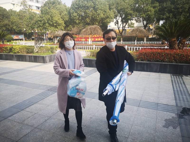 抗击疫情志愿者一起努力,众志成城抗击疫情志愿者图片